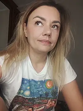 Snapshot of KrissSexi chatting on 10.28.25 KrissSexi online show from 10.28.25