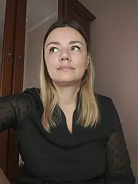 Snapshot of KrissSexi chatting on 10.30.25 KrissSexi online show from 10.30.25