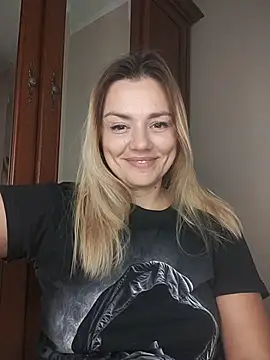 Snapshot of KrissSexi chatting on 10.31.25 KrissSexi online show from 10.31.25