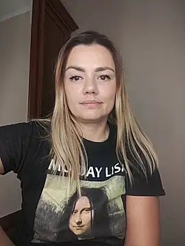 Snapshot of KrissSexi chatting on 11.03.25 KrissSexi online show from 11.03.25