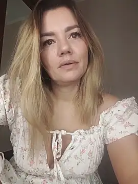 Snapshot of KrissSexi chatting on 11.05.25 KrissSexi online show from 11.05.25