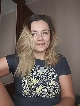 Snapshot of KrissSexi chatting on 11.06.25 KrissSexi online show from 11.06.25