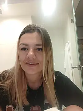 Snapshot of KrissSexi chatting on 11.10.25 KrissSexi online show from 11.10.25