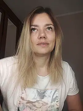 Snapshot of KrissSexi chatting on 11.15.25 KrissSexi online show from 11.15.25