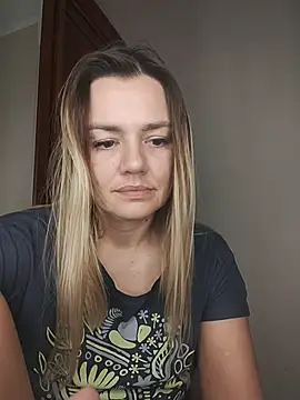 Snapshot of KrissSexi chatting on 11.18.25 KrissSexi online show from 11.18.25