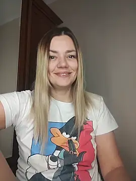 Snapshot of KrissSexi chatting on 11.24.25 KrissSexi online show from 11.24.25