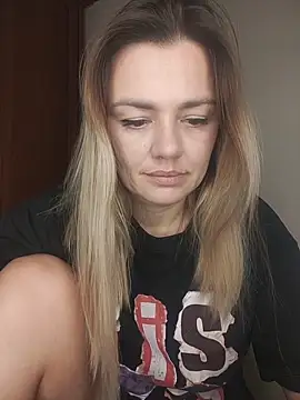 Snapshot of KrissSexi chatting on 11.26.25 KrissSexi online show from 11.26.25