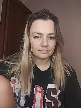 Snapshot of KrissSexi chatting on 11.27.25 KrissSexi online show from 11.27.25