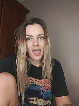 Snapshot of KrissSexi chatting on 11.28.25 KrissSexi online show from 11.28.25