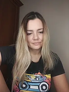 Snapshot of KrissSexi chatting on 11.29.25 KrissSexi online show from 11.29.25