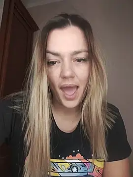 Snapshot of KrissSexi chatting on 11.30.25 KrissSexi online show from 11.30.25