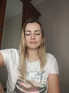 Snapshot of KrissSexi chatting on 12.01.25 KrissSexi online show from 12.01.25