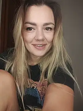 Snapshot of KrissSexi chatting on 12.03.25 KrissSexi online show from 12.03.25