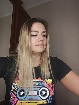 Snapshot of KrissSexi chatting on 12.04.25 KrissSexi online show from 12.04.25