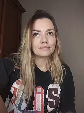 Snapshot of KrissSexi chatting on 12.05.25 KrissSexi online show from 12.05.25