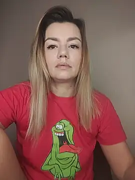 Snapshot of KrissSexi chatting on 12.14.25 KrissSexi online show from 12.14.25