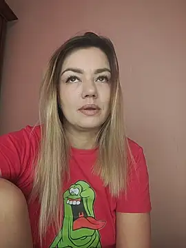 Snapshot of KrissSexi chatting on 12.15.25 KrissSexi online show from 12.15.25