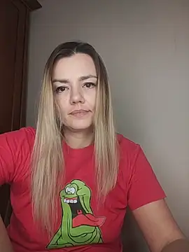 Snapshot of KrissSexi chatting on 12.15.25 KrissSexi online show from 12.15.25