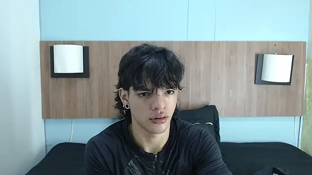 Snapshot of AlbertBernal69 chatting on 02.14.25 AlbertBernal69 online show from 02.14.25