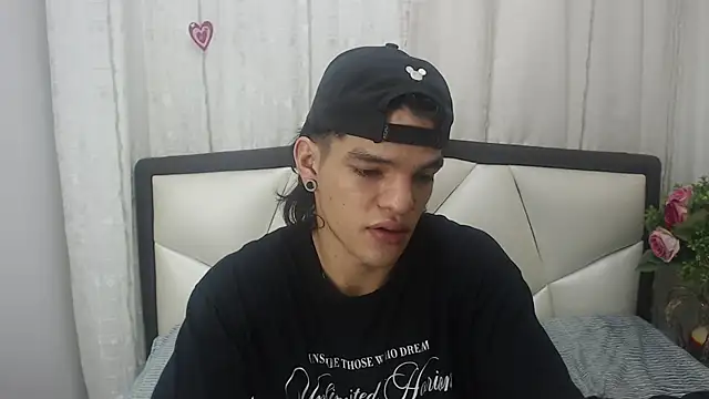 Snapshot of AlbertBernal69 chatting on 03.19.25 AlbertBernal69 online show from 03.19.25