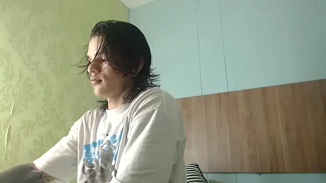 Snapshot of AlbertBernal69 chatting on 09.24.25 AlbertBernal69 online show from 09.24.25