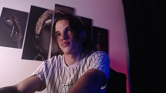 Snapshot of AlbertBernal69 chatting on 11.19.25 AlbertBernal69 online show from 11.19.25