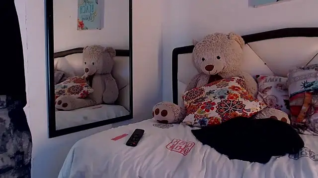 Snapshot of AlbertBernal69 chatting on 11.24.25 AlbertBernal69 online show from 11.24.25