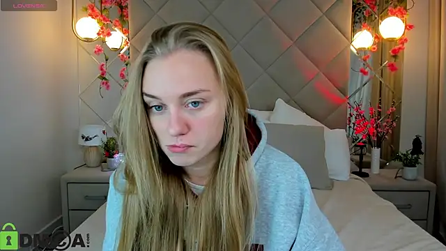 Snapshot of Barbie_Lis chatting on 11.29.25 Barbie Lis online show from 11.29.25