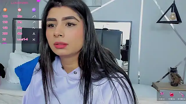 Snapshot of ZiaCalifa chatting on 02.05.25 ZiaCalifa online show from 02.05.25