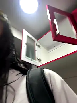 Snapshot of ZiaCalifa chatting on 11.18.25 ZiaCalifa online show from 11.18.25