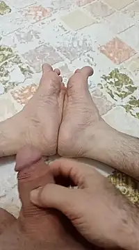 Snapshot of Hardapple01 chatting on 12.24.24 Hardapple01 online show from 12.24.24