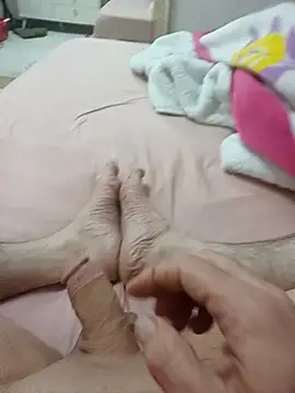 Snapshot of Hardapple01 chatting on 03.19.25 Hardapple01 online show from 03.19.25