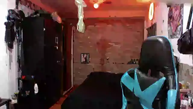 AngelaQueen  online show from 11.25.25