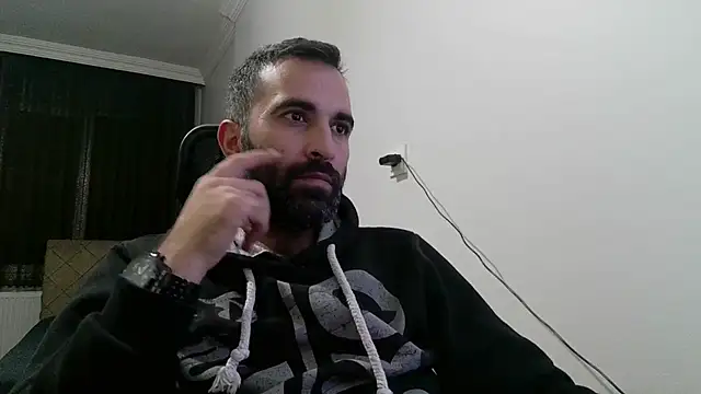 Snapshot of tgltplsr chatting on 12.04.24 tgltplsr online show from 12.04.24