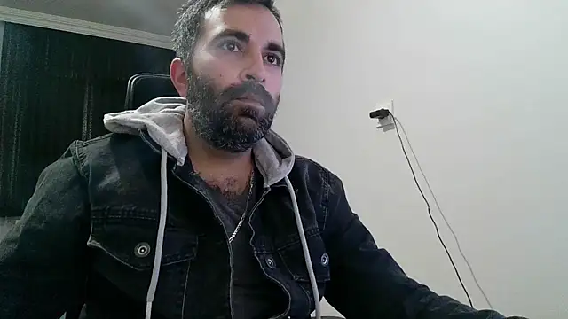 Snapshot of tgltplsr chatting on 01.05.25 tgltplsr online show from 01.05.25