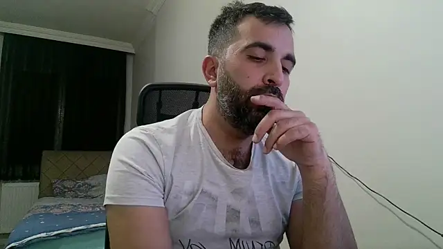 Snapshot of tgltplsr chatting on 02.04.25 tgltplsr online show from 02.04.25