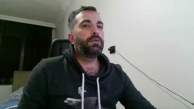 Snapshot of tgltplsr chatting on 02.04.25 tgltplsr online show from 02.04.25