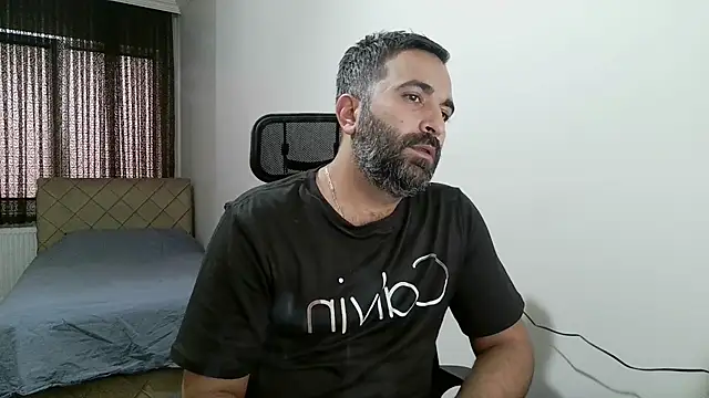 Snapshot of tgltplsr chatting on 09.28.25 tgltplsr online show from 09.28.25