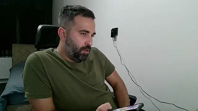 Snapshot of tgltplsr chatting on 10.11.25 tgltplsr online show from 10.11.25