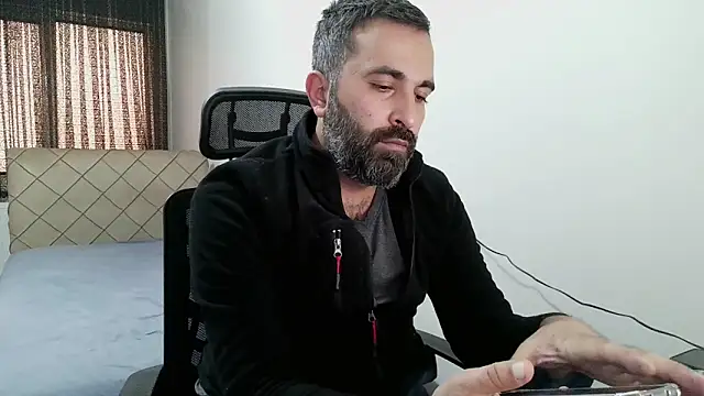 Snapshot of tgltplsr chatting on 11.24.25 tgltplsr online show from 11.24.25