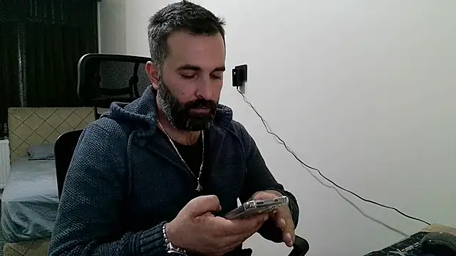 Snapshot of tgltplsr chatting on 11.26.25 tgltplsr online show from 11.26.25