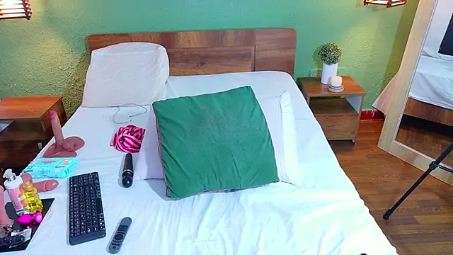 dannaahbrown online show from 12.19.25