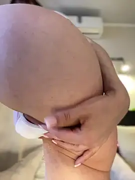 Snapshot of evaran_ chatting on 02.24.25 evaran online show from 02.24.25