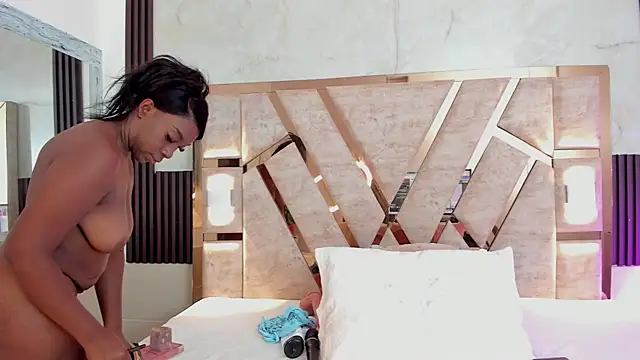 Athenea Mills online show from 10.24.25