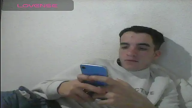 Snapshot of Tombgy07 chatting on 02.05.25 Tombgy07 online show from 02.05.25