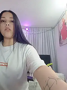 Snapshot of persefone_core chatting on 11.28.25 persefone core online show from 11.28.25