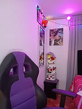 Snapshot of persefone_core chatting on 12.19.25 persefone core online show from 12.19.25