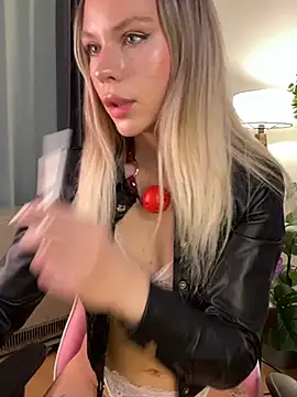 Snapshot of KittyKatyDream chatting on 01.10.26 KittyKatyDream online show from 01.10.26