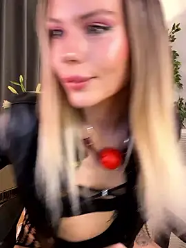 Snapshot of KittyKatyDream chatting on 01.12.26 KittyKatyDream online show from 01.12.26