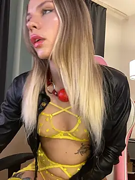 Snapshot of KittyKatyDream chatting on 03.13.26 KittyKatyDream online show from 03.13.26